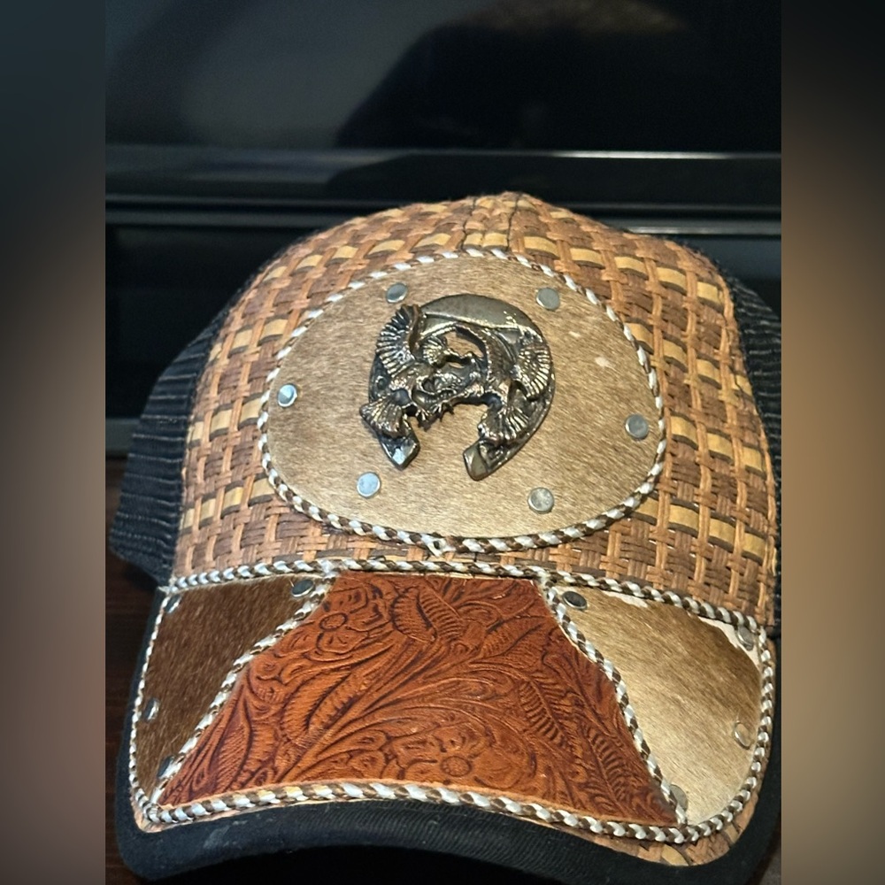 Cocucha !!! De piel nueva !!! New Cap 💯 leather in front /adjustable